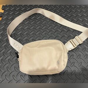 LOLE BELT BAG LIKE NEW